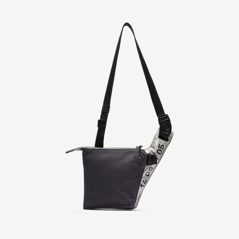 Nike tech hotsell tote bag