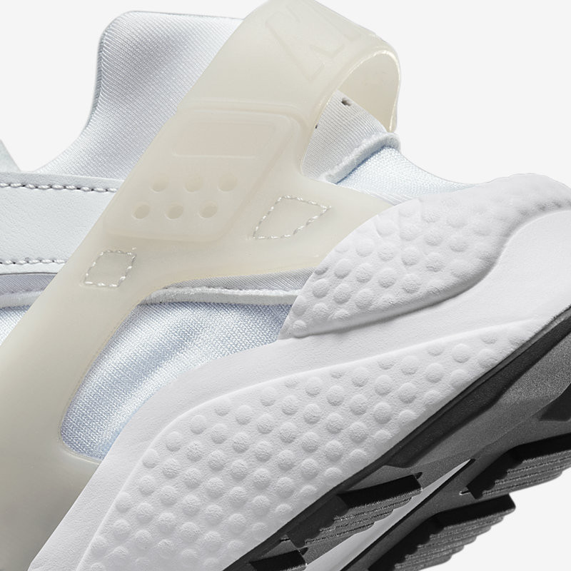 NIKE WMNS AIR HUARACHE | SPORTGURU.EU